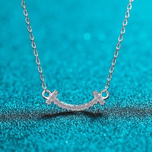 Perfect Moissanite Smile Shaped Pendant Necklace Women 925 Sterling Silver Cute Necklaces Fashion Gift Birthday Party Jewelry