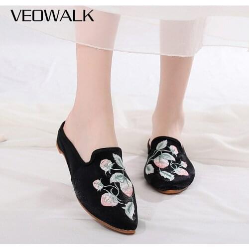 Veowalk Women Velvet Cotton Fabric Flat Mules Comfortable Pointed Toe Slippers Chinese Flowers Embroidered Shoes for Ladies