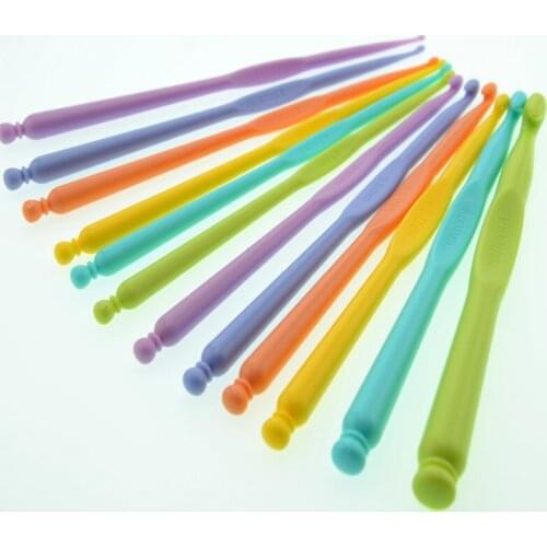 12PCS high-grade ABS plastic color crochet tool plastic lace stitches sweater rubber handle crochet