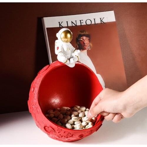 Nordic Creative Astronaut Key Storage Box Resin Accessories Home Livingroom Ornaments Decoration Coffee Table Figurines Crafts