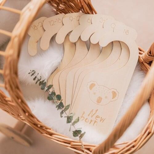 1Set Baby Milestone Wooden Cards Baby Closet Dividers Commemorate Baby Birth Photography Prop milestone Set Newborn Record Set