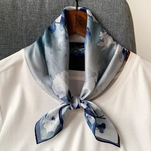 New style 2020 Fashion Spring and summer lady Sunscreen Square silk shawl womens quality printing silk scarves beach headscarf