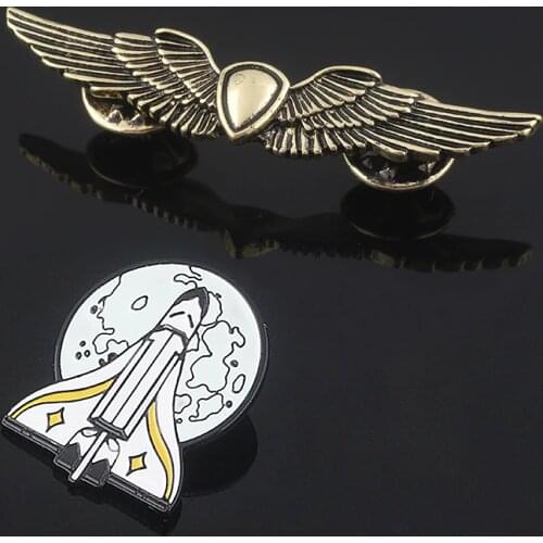 The Last of Us 2 Ellie Backpack Pins Brooch Gold Shield Wings Rocket Spaceship Badge Brooches for Fans Cosplay Jewelry Gift