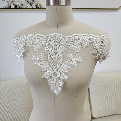 Beading Embroidered Flower Lace Trim European Style Luxury Wedding Dress And Tail Dress Clothing Accessories V2785