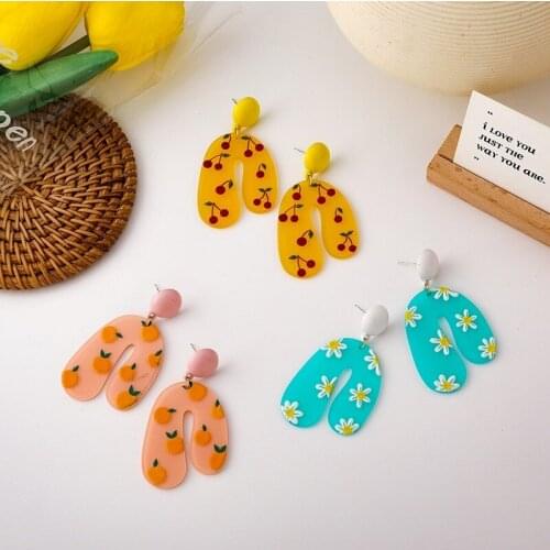 U-Magical Statement Arcylic U Shape Fruit Dangle Earrings for Women Temperament Cherry Orange Earrings Jewellery Pendientes