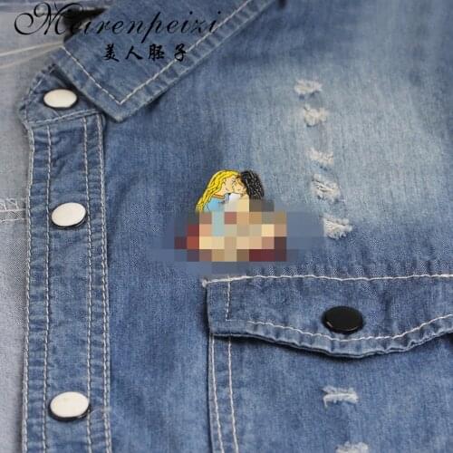 Meirenpeizi Woman Gay Enamel Pin Brooch Badge Denim Jackets Shirt Collar Lapel Woman Kissing Pin Badge Jewelry