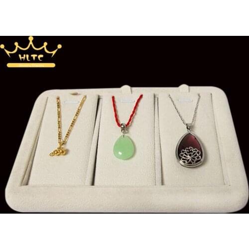 Hotsale Beige Velvet Jewelry Display Necklace Rack Pendant Display Stand 3 Slots Easel Necklace Pendant Jewelry Display Tray