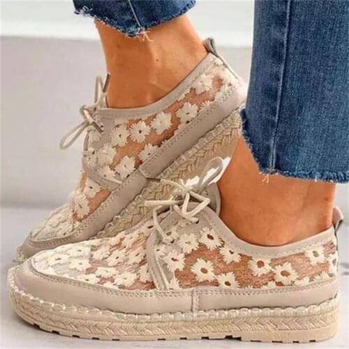 2021 New Womens Shoes Fashion Sweet Lace Flower Lace Stitching PU Round Toe Flat Heel Platform Comfortable Casual Shoes