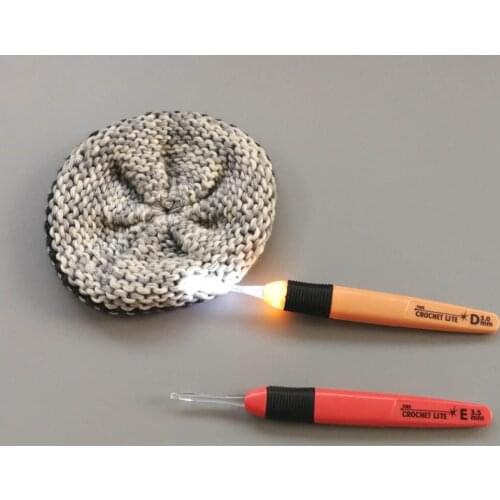 1 pc LED Light Crochet Hooks Knitting Needles Weaving AccessoriesToolsCrochet Hooks DIY Luminous Knitting Needle tool