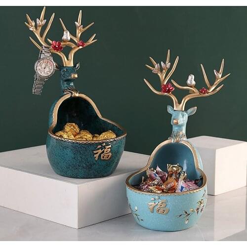 Elk decorations furnishing articles at the gate of shoe ark porch golden key to receive a housewarming gift box