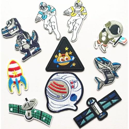 100pcs/lot Embroidery Patch Cartoon Robot Dog Astronaut Satellite Solar Panels Clothing Decoration Diy Iron Heat Applique
