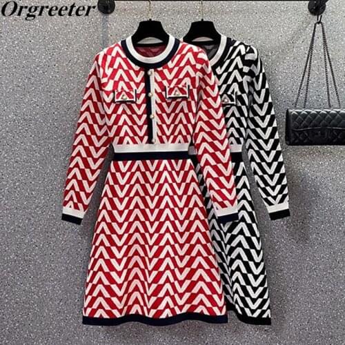 Designer Fashion Letter Button Deco Lady Fall Winter Knitting Dress Casual A-ine Streetwear Vestido Color contrast Sweater Dress