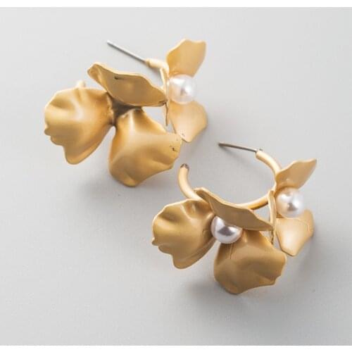 Statement Flower Modeling Artistic Earrings for Women Pearl Alloy Gold Hoop Earring Bride Beautiful Vintage Party T Stage Jewery
