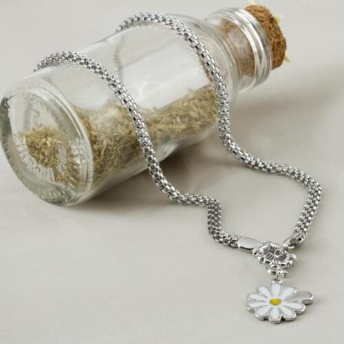 Daisy Figure Necklace