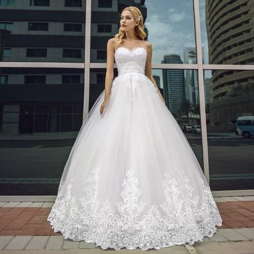 Sexy Strapless Sleeeveless A-line Wedding Dress 2021 High Quality Appliques Sweep Train Tulle Backless Bridal Gowns