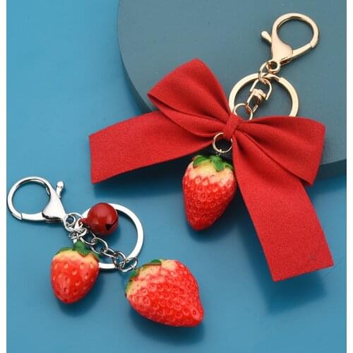 Fashion Simulation Strawberry Key Chain Fruit Key Ring Holder for Women Men Keychain Car Key Ring Bag Pendant Jewelry Gift