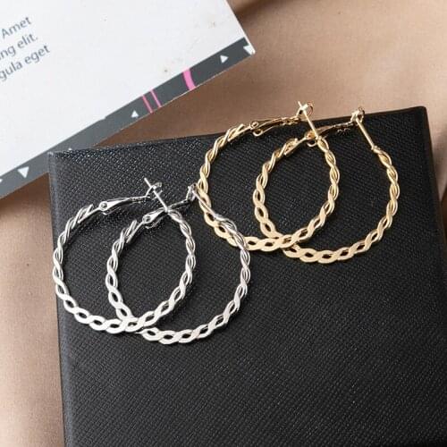 Hot Selling New Fashion Simple Retro Alloy Hollow Chain Twist Hoop Earrings Jewelry for Women