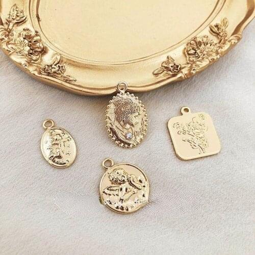 Gold-clad Renaissance Baroque Classical Girl Angel Round Necklace Pendant DIY Bracelet Jewelry Material
