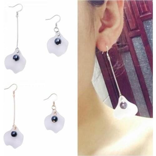 Ey697 Handmade temperament simple Vintage irregular Resin petal flowers imitation pearl asymmetric female earrings jewelry