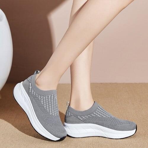 Womens Shake Shoes New Rocking Shoes Air Net Surface Leisure Run Women Sneakers Large Size Girls Mesh Shoes