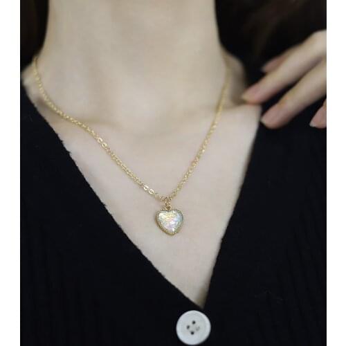 Niche Temperament Geometric Love Heart Pendant Color Fish Scale Clavicle Chain Beautiful Romantic Necklace Female Gift