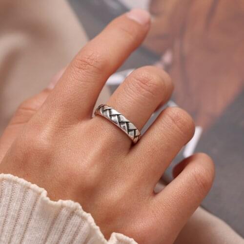 UMKA Retro Rhombic Sliver Color Ring Hollow Out Pattern Design Finger Rings Adjustable Size Jewelry 2021