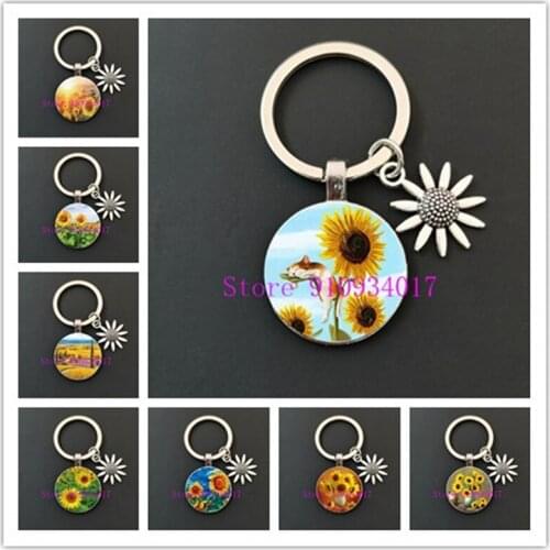Natural plant sunflower round glass keychain Beautiful DIY decorative glass keychain. A beautiful birthday gift for a friend