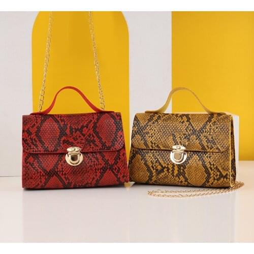 2021 New Fashion Women Snake Pattern Shoulder Bag Crossbody Bag Personalized Chain Animal Pattern Lock Buckle Small Square Bag