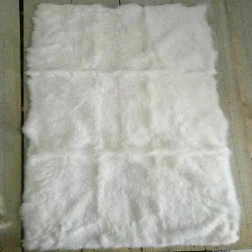 Luxury Primary Real Custom White Rabbit Skin Plate Genuine Fur Rug Pelt New Bed Rug Decorative Fashion Craft Accesory