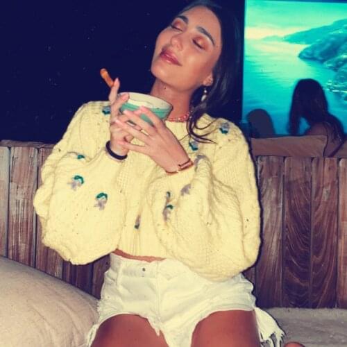 Twist sweater womens autumn / winter 2021 languid wind Lantern Sleeve T-Shirt short womens loose coat fashion