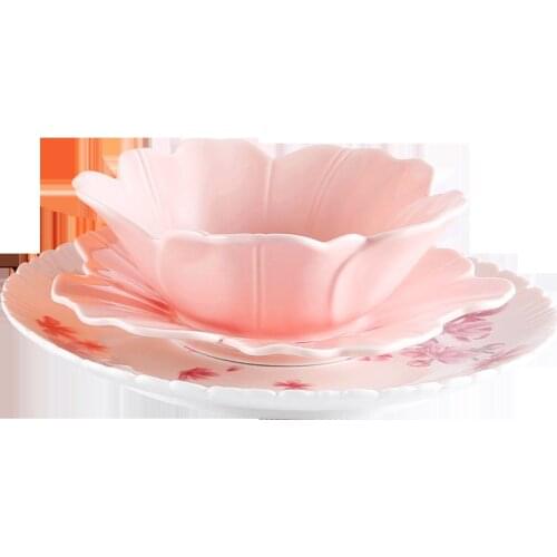 Pastoral style pink cherry blossom ceramic tableware three-piece set, three-dimensional petal flower-shaped bowl gift box