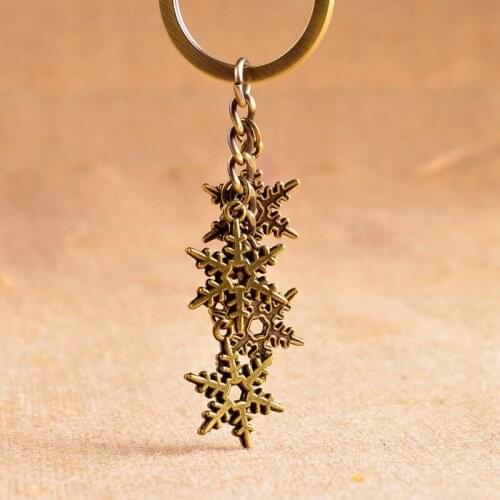 Retro Antique Bronze Snowflake Key Chains Creative Vintage Personailzed Winter Christmas Car Key Ring Decoration Souvenirs