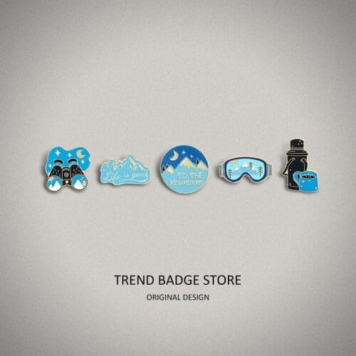 Outdoor travel equipped with telescope brooch windshield peak water bottle clothing pin light resistant buckle