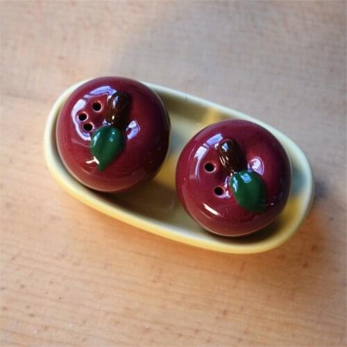 Ceramic apple Shape Salt Pepper shaker set Spice Jars Shaker Jar Kichen Tools seasoning bottle Cute gift box set spice container