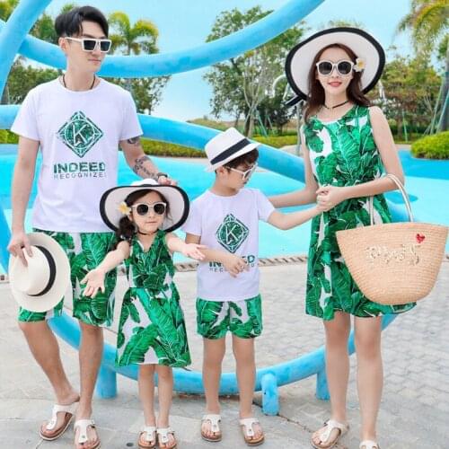 Family Matching Clothes Father Mother Daughter Son Mommy And Me Green Beach Dress T-Shirts Pants Couple Look Wear Outfit Set