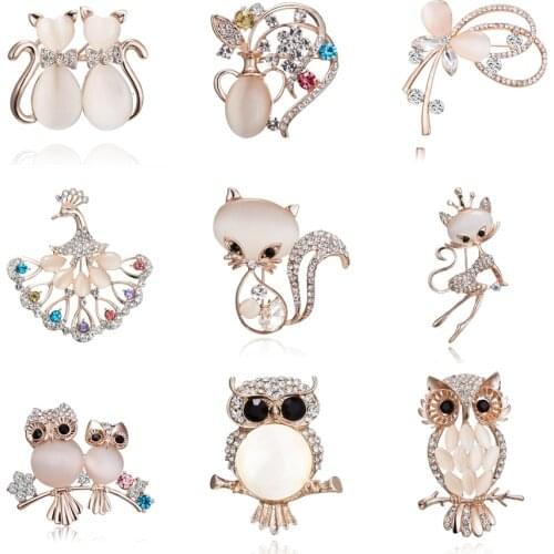 Cute Animal Brooch Crystal Cat Owl Peacock Butterfly Brooch Pins Women Europe America Wedding Banquet Party Rhinestone Jewelry