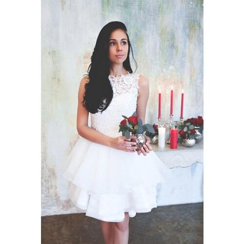 Chic Mini White Homecoming Dresses Jewel Neck Lace Appliques Flowers Beaded Party Dress Illusion Button Back Tiered Prom Dresses