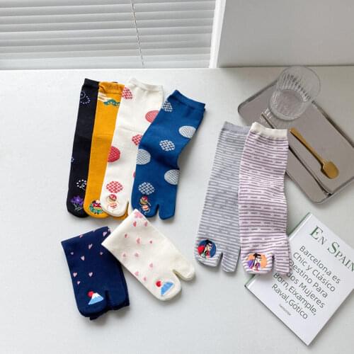 Japanese Embroidered Split Toe Socks Two-toed Socks Womens Combed Cotton Mid-tube Socks Thin Socks CuteTwo-finger Socks