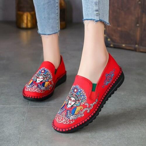 2020 National Style Spring and Autumn Embroidered Cloth Shoes Non-slip Light Womens Shoes Square Dance Mother Shoes