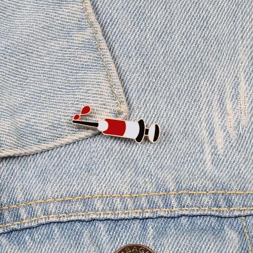 Medicine Label Pins Doctor Nurse Injection Syringe Pin Brooches Enamel Denim Jackets Collar Suits Badges Men Women Jewelry Gifts