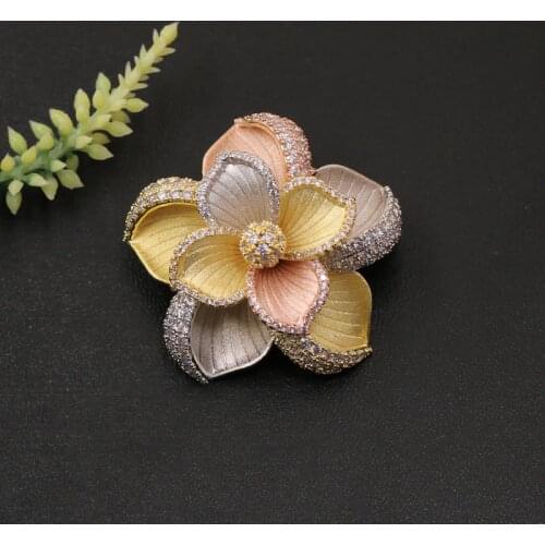 Lanyika Fashion Jewelry Luxury Bridal Exquisite Flower Brooch Pin for Engagement Wedding Micro Paved Popular Gifts