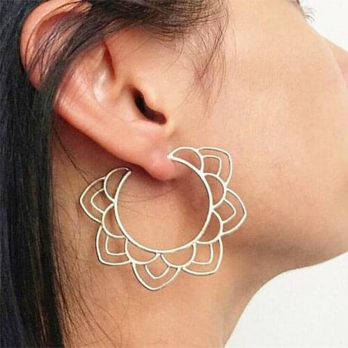 Vintage Hollow Out Earring Big Flower Stud Earrings For Women Oorbellen Pendientes Female Party Gifts Jewelry Metal Earring