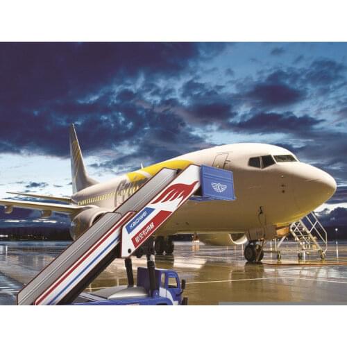 1:43 Scale Diecast Model Alloy Passenger Boarding Bridge Simulation Hydraulic Airport Ramp Car Miniature Toy Christmas Gift