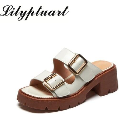 In the summer of 2021, womens new leather sponge cake slippers are casual, comfortable, wear-resistant and non-slip slippers