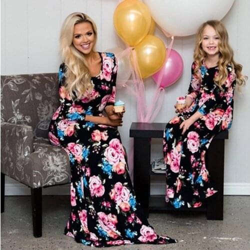 Mommy And Me Long Dress Family Woman Girls Flower Long Sleeve Beach Dresses Mother And Daughter Clothes Matching Vestidos 2021
