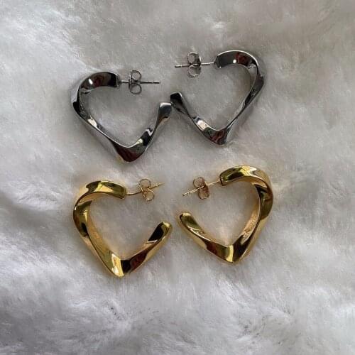 Triangle twisting flower surface irregular earrings simple temperament elegant French design sense copper studded woman