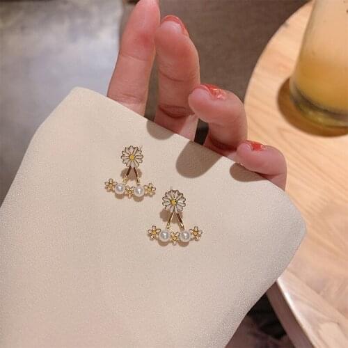 ZDMXJL New Fashion Sweet Women Earring Simple After Hanging Pearl Daisy Flower Ear Stud Womens Jewelry pandora 925 original