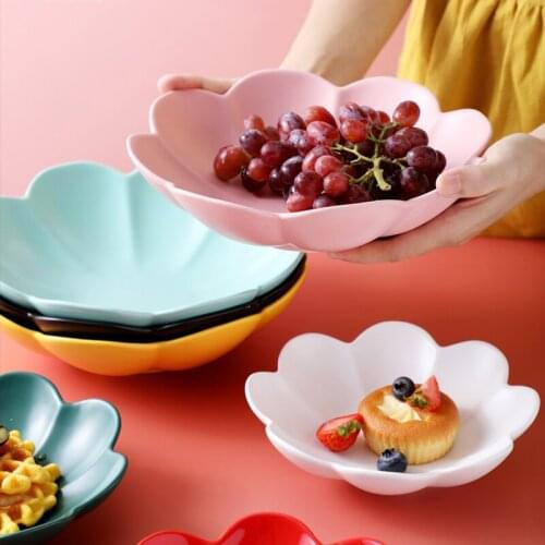 Creative and simple plates, dishes, household fruit bowls, lovely living room snack plates, restaurant flower-shaped deep plates