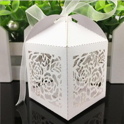 50pcs Rose Flower Laser Cut Hollow Carriage Favors Box Gifts Candy Boxes With Ribbon Baby Shower Wedding Event Party Supplies