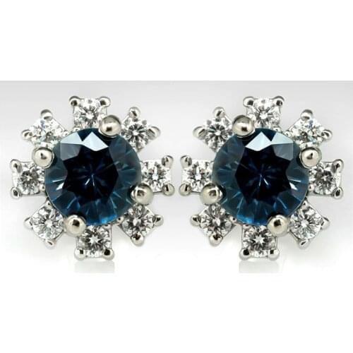 Huitan Romantic Womens Flower Earrings for Wedding Engagement Party Delicate Female Stud Earrings Fashion Luxury Jewelry Gift